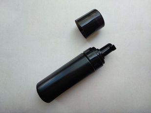 250шт. 175 мл/42 мм Чорний HDPE флакон з чорним піноутворювачем і чорною кришкою 42/410 175мл/42мм чорний з чорним піноутворювачем і кришка чорна 42/410 фото