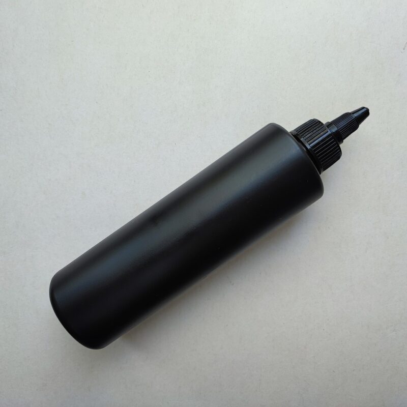 250 мл/24 мм Циліндр чорний HDPE флакон з чорним коротким носиком 24/410
