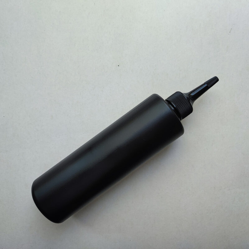 250 мл/24 мм Циліндр чорний HDPE флакон з чорним довгим носиком 24/410