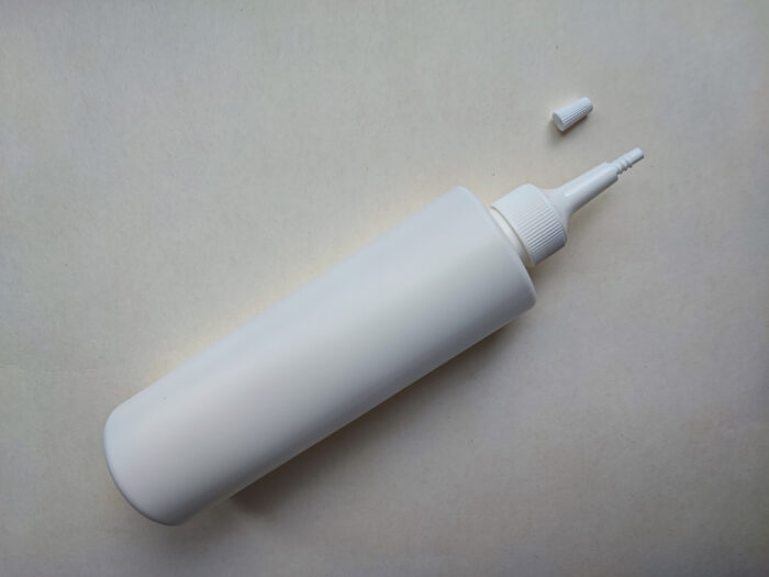 250 мл/24 мм Циліндр білий HDPE флакон з білим довгим носиком 24/410