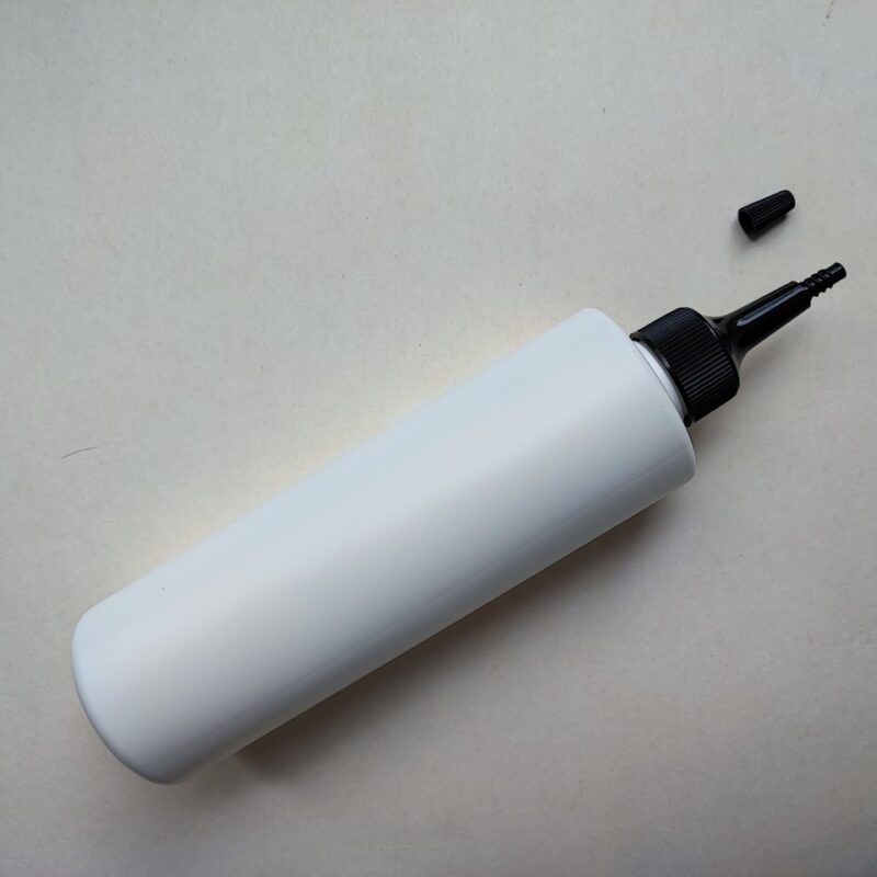 250 мл/24 мм Циліндр білий HDPE флакон з чорним довгим носиком 24/410