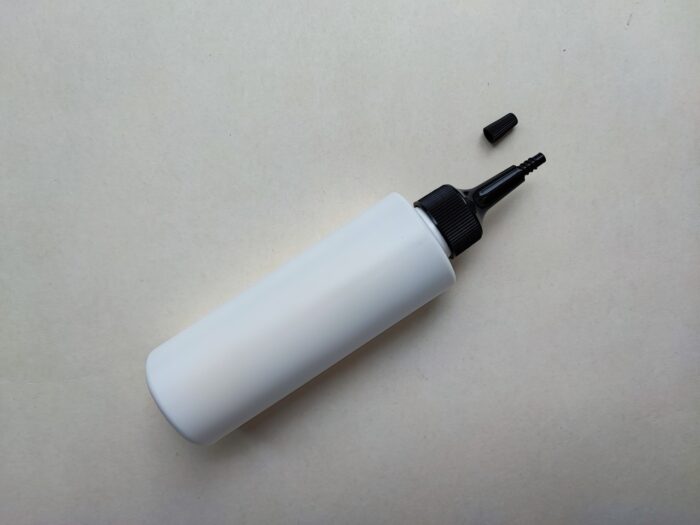150 мл/24 мм Циліндр білий HDPE флакон з чорним довгим носиком 24/410