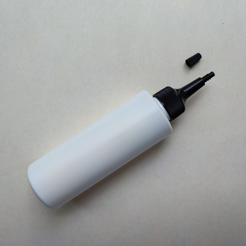 150 мл/24 мм Циліндр білий HDPE флакон з чорним довгим носиком 24/410
