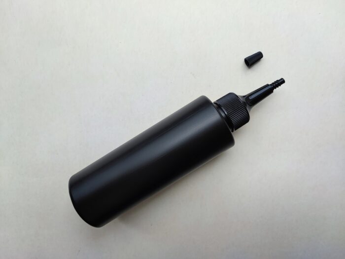 150 мл/24 мм Циліндр чорний HDPE флакон з чорним довгим носиком 24/410