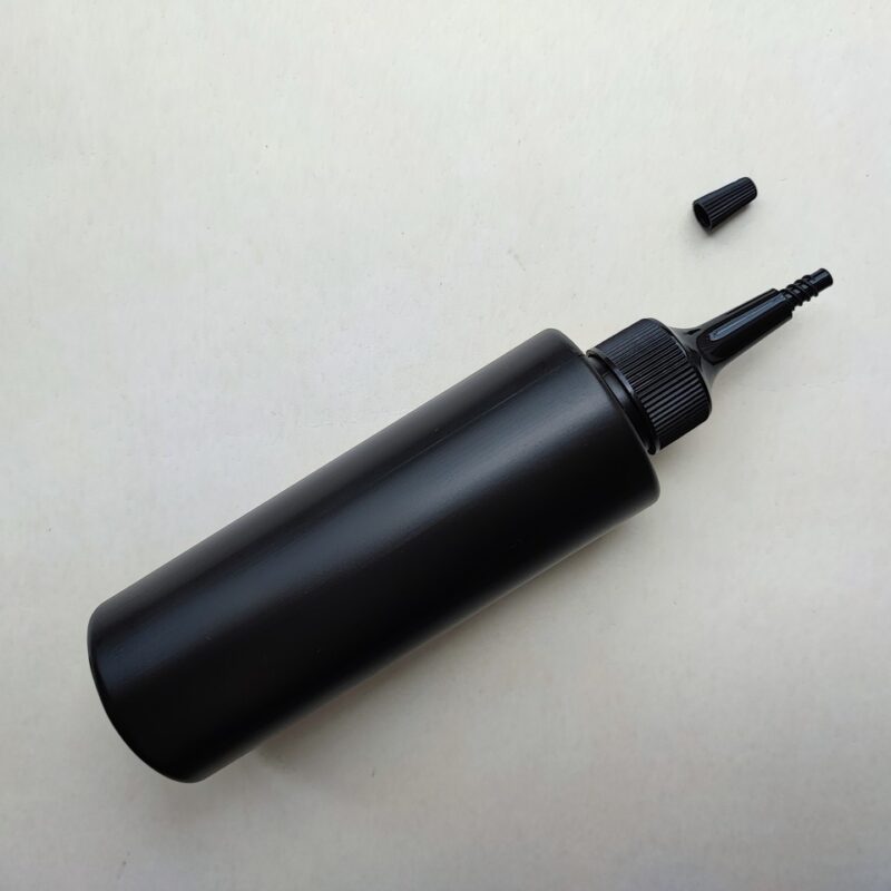 150 мл/24 мм Циліндр чорний HDPE флакон з чорним довгим носиком 24/410