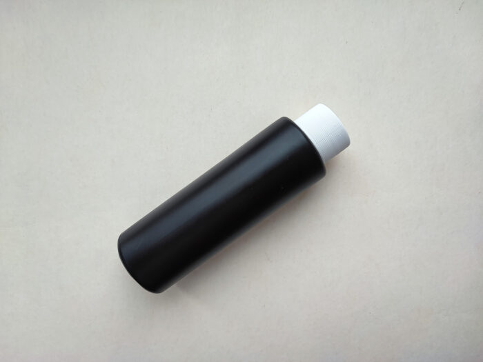 100 мл/24мм ЦИЛІНДР чорний HDPE флакон з пластиковою білою кришкою 24/410