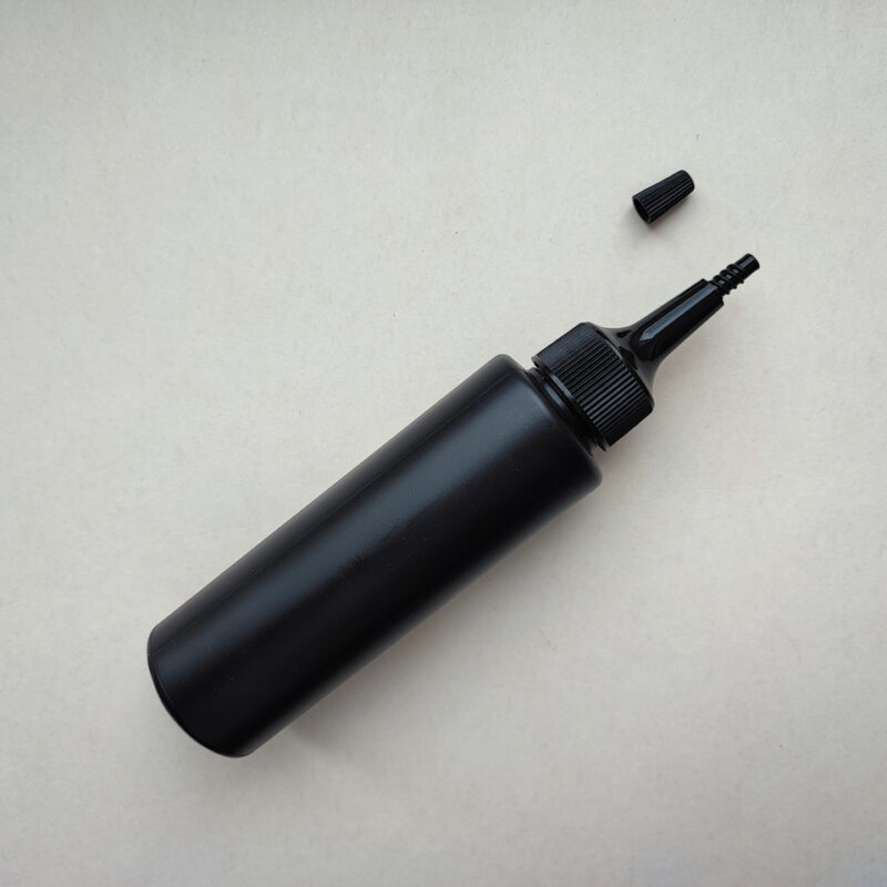 100 мл/24 мм Циліндр чорний HDPE флакон з чорним довгим носиком 24/410
