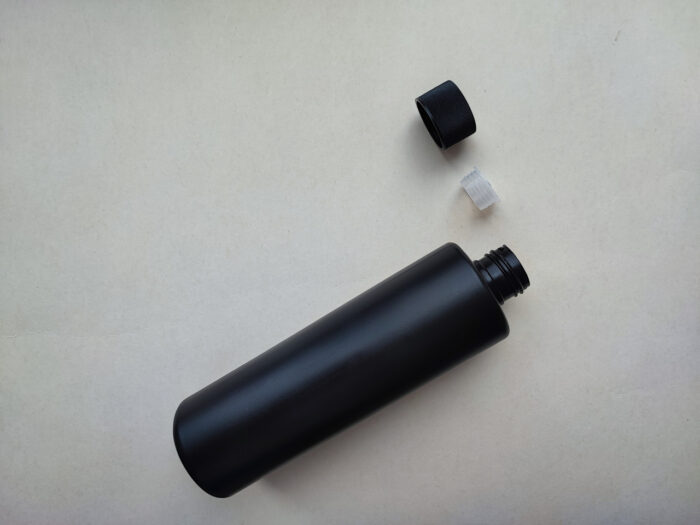 250 мл/24 мм Циліндр чорний HDPE флакон з вставка + чорна кришка 24/410