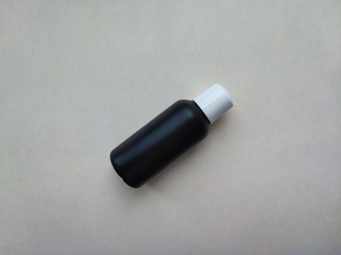 50 мл HDPE Круглий чорний флакон з пластиковою гладкою білою кришкою 18/410
