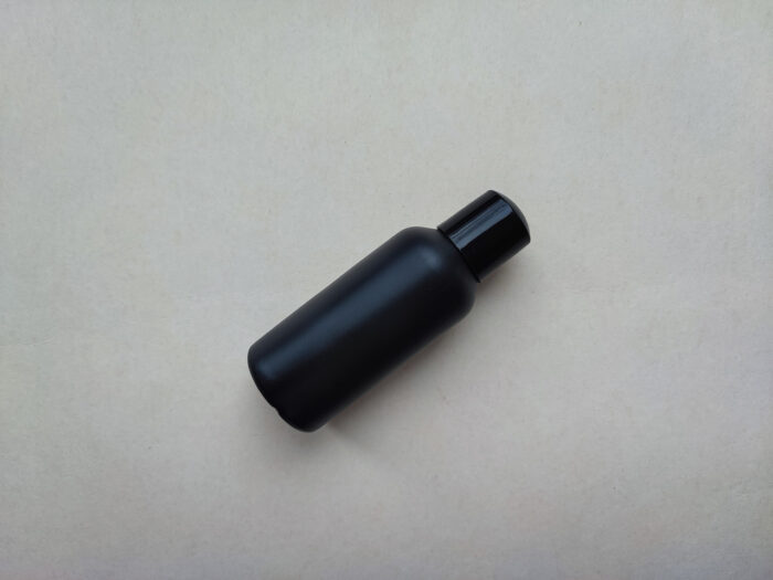 50 мл HDPE Круглий чорний флакон з пластиковою гладкою чорною кришкою 18/410