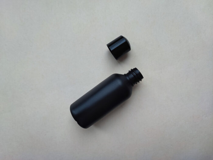 50 мл HDPE Круглий чорний флакон з пластиковою гладкою чорною кришкою 18/410 - Зображення 2