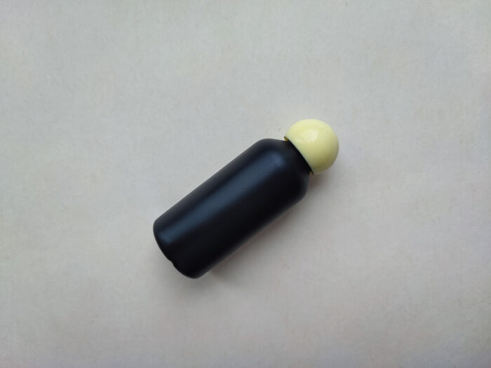50 мл HDPE Круглий чорний флакон з пластиковою жовтою кришкою кулька 18/410