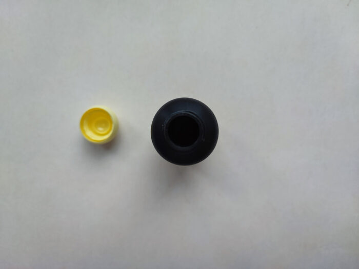 50 мл HDPE Круглий чорний флакон з пластиковою жовтою кришкою кулька 18/410 - Зображення 3