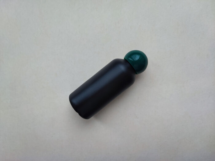 50 мл HDPE Круглий чорний флакон з пластиковою зеленою кришкою кулька 18/410