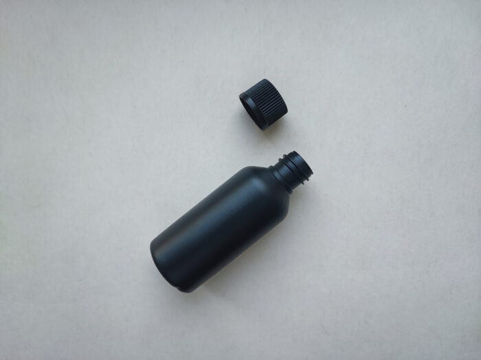 50 мл HDPE Круглий чорний флакон з пластиковою ребристою чорною кришкою 18/410 - Зображення 2