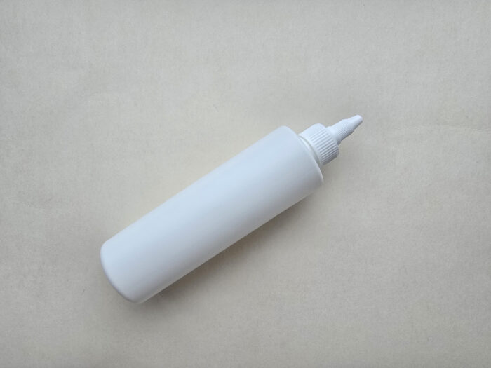 250 мл/24 мм Циліндр білий HDPE флакон з білим коротким носиком 24/410